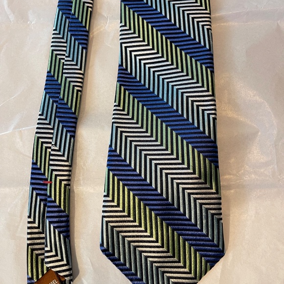 Michael Kors 100% Silk Tie- Cobalt Blue/Light Blue/Green/Silver/Black - Picture 4 of 10